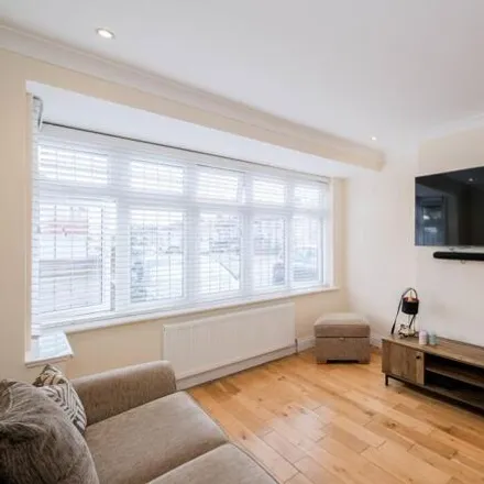 Buy this 3 bed townhouse on Hulse Avenue in London, RM7 8NS