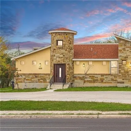 Buy this studio house on 225 Esmeralda Drive in San Antonio, TX 78228