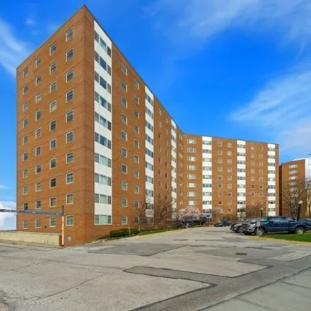 Buy this 1 bed condo on 11898 Edgewater Drive in Lakewood, OH 44107