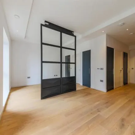 Image 2 - 37 Brion Place, London, E14 0SP, United Kingdom - Loft for sale