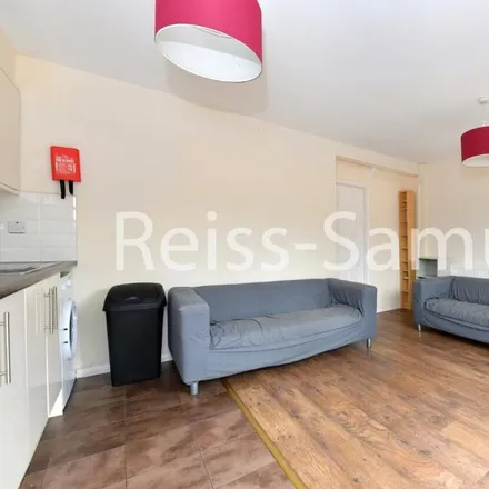 Image 3 - St Wilfrid and Apos's, Lorrimore Road, London, SE17 3LZ, United Kingdom - Townhouse for rent