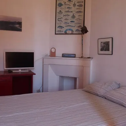 Rent this 1 bed house on Rue du docteur jules cotte in 13007 Marseille, France