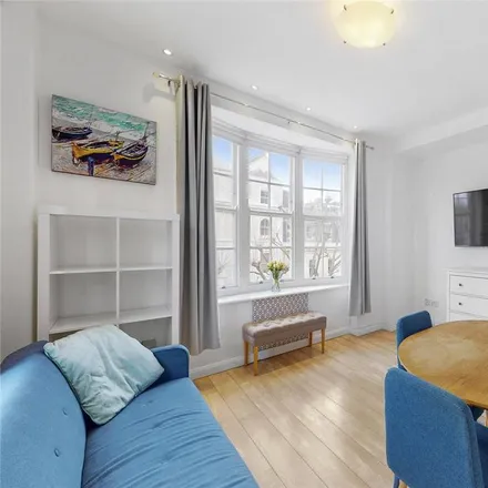 Image 2 - Queens Court, Queensway, London, W2 4SJ, United Kingdom - Apartment for rent