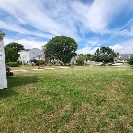 Image 9 - 13 Governor Avenue, Westerly, RI 02891, USA - House for sale