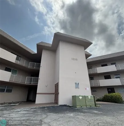 Buy this 2 bed condo on 1698 Tallwood Avenue in Hollywood, FL 33021