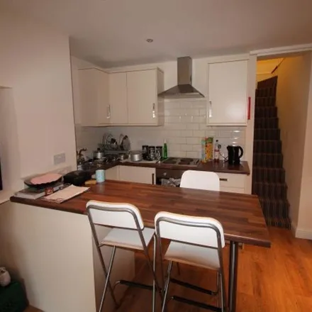 Image 5 - Ash Grove, Leeds, LS6 1HB, United Kingdom - House for rent