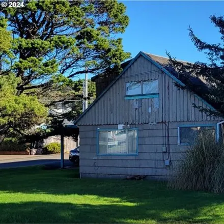 Image 3 - 1602 Northwest 32nd Street, Lincoln City, OR 97367, USA - House for sale