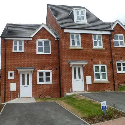 Rent this 3 bed townhouse on Myrtle Crescent in Sheffield, S2 3HU