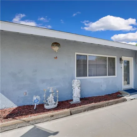 Image 5 - Pottery Street, Lake Elsinore, CA 92330, USA - House for sale