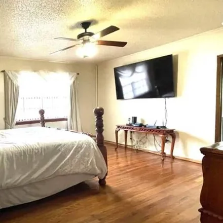 Rent this 5 bed house on El Paso