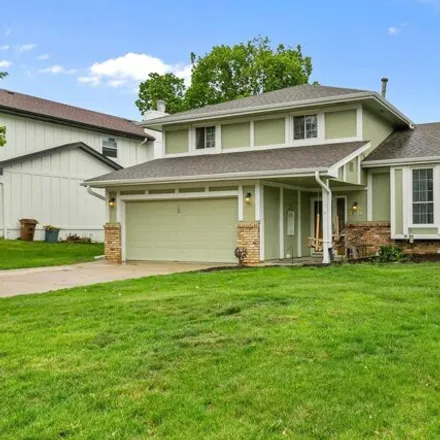 Buy this 4 bed house on 2998 Lynnwood Drive in Bellevue, NE 68123