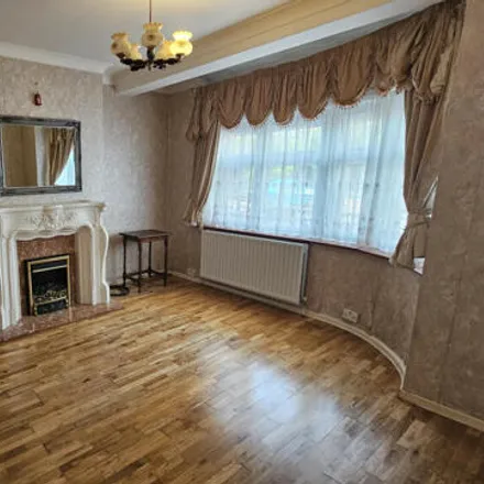 Image 3 - 230 Portway, London, E15 3QY, United Kingdom - House for rent
