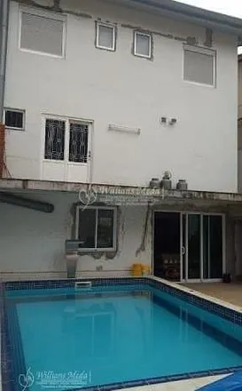 Buy this 4 bed house on Avenida Doutor Carlos de Campos 446 in Jardim Paraventi, Guarulhos - SP