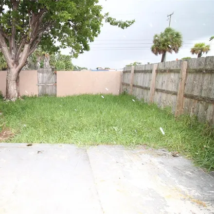 Image 7 - 4250 West 11th Lane, Hialeah, FL 33012, USA - Townhouse for sale