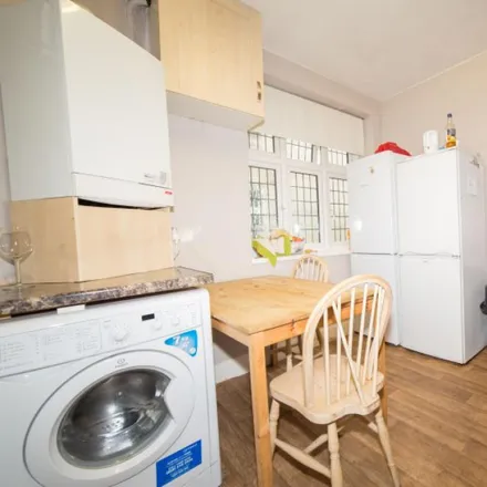 Image 5 - Lyndale Avenue, Childs Hill, London, NW2 2PJ, United Kingdom - Room for rent