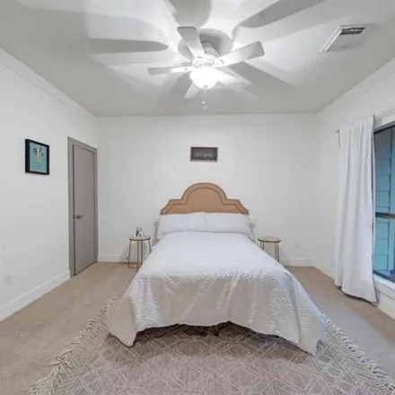 Image 4 - 5258 Lillian Street, Houston, TX 77007, USA - Room for rent