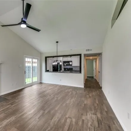 Image 7 - 2057 New Haven Drive, Dallas, TX 75217, USA - House for sale