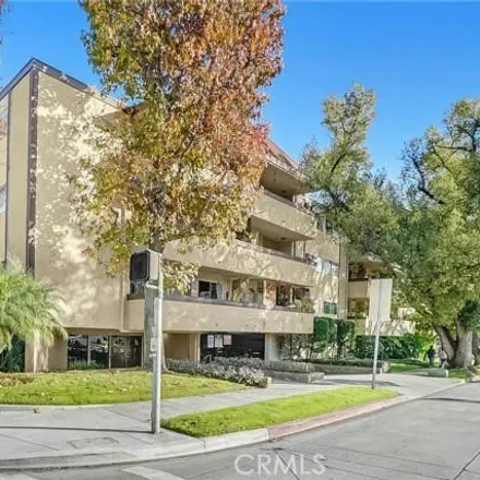 Buy this 2 bed condo on Town and Country School in East Del Mar Boulevard, Pasadena