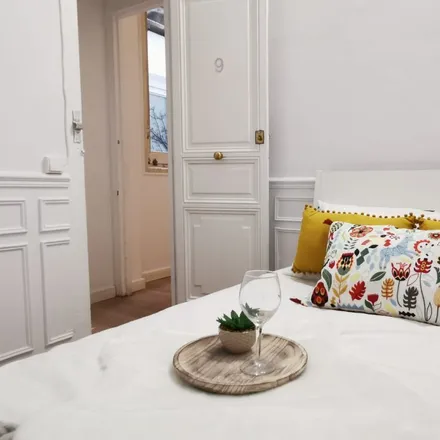 Rent this 9 bed room on Calle Preciados in 42, 28013 Madrid