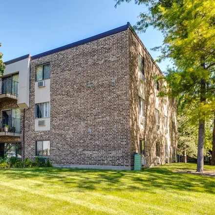 Rent this 3 bed condo on 1499 Winslowe Drive in Palatine, IL 60074