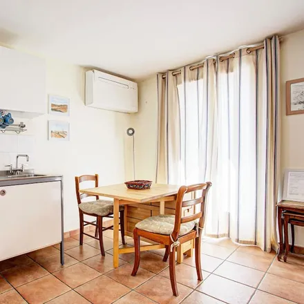 Rent this studio apartment on Port-Vendres in Puig de la Grange, Chemin du Vall de Pintes