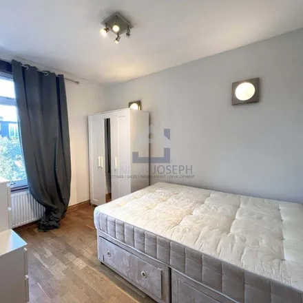 Rent this 5 bed apartment on 112 Tooting Bec Road in London, SW17 8BW