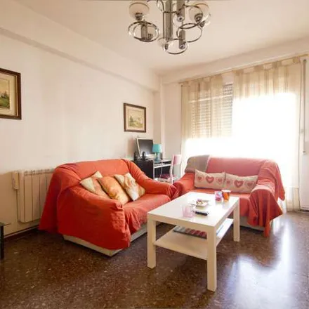 Rent this 3 bed apartment on Madrid in Pastelería Ortiz de Zárate, Calle del Empecinado
