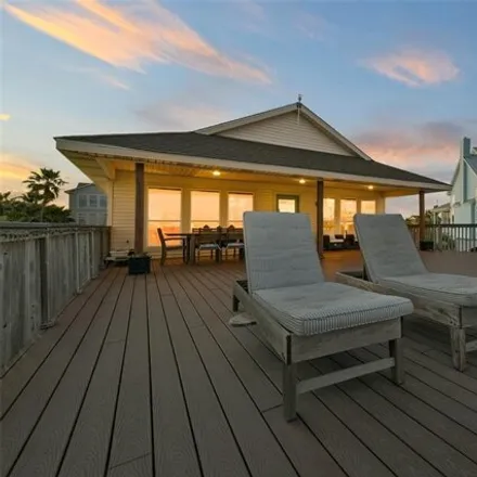 Image 3 - 242 Tamana Drive, Tiki Island, Galveston County, TX 77554, USA - House for sale