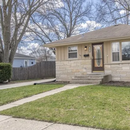Buy this 3 bed house on 325 West Roberta Avenue in Waukesha, WI 53186