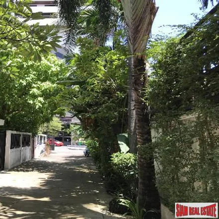 Image 2 - Pillars, Sukhumvit 4 Alley, Khlong Toei District, Bangkok 10330, Thailand - House for rent