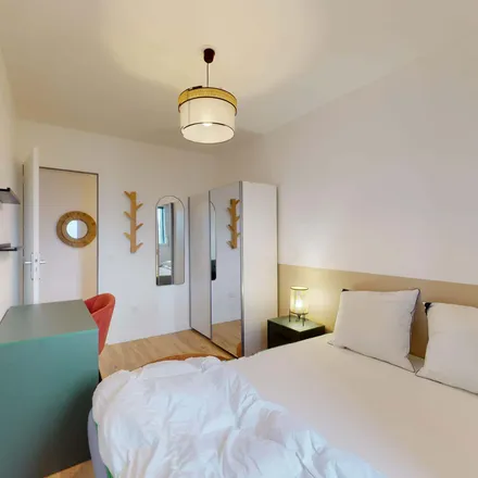 Rent this 4 bed room on 7 Jardin Fatima Bedar in 93200 Saint-Denis, France