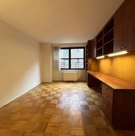Image 3 - 305 East 40th Street, New York, NY 10017, USA - Apartment for rent