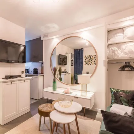 Rent this studio apartment on 7 Rue Mandar in 75002 Paris, France