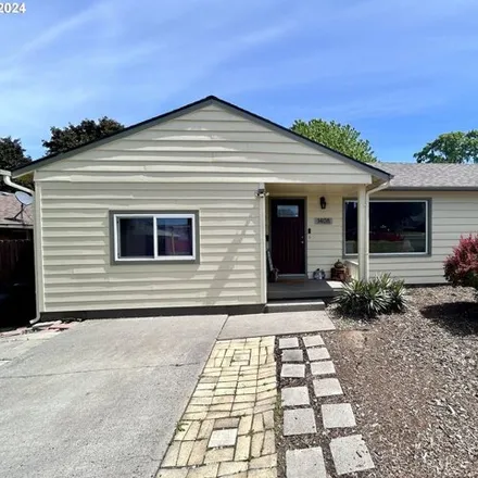 Buy this 3 bed house on 1704 East 13th Street in The Dalles, OR 97058