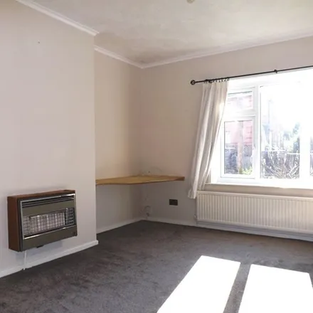 Rent this 2 bed townhouse on Masters Crescent in Sheffield, S5 7SQ
