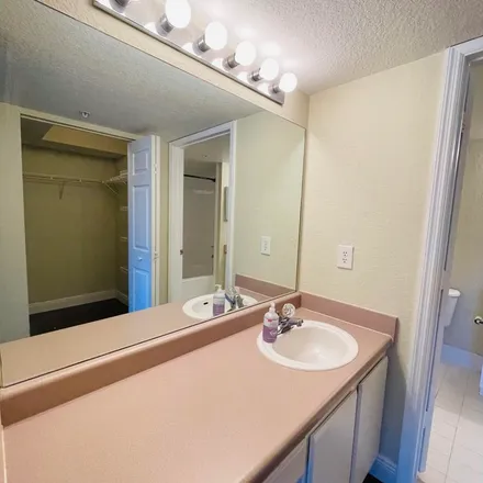 Image 6 - 255 Palm Drive, Port Saint Lucie, FL 34986, USA - Apartment for rent