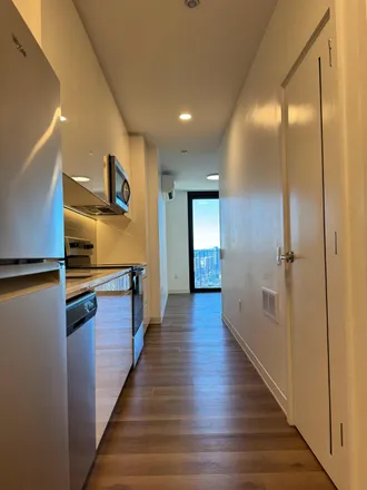 Rent this 1 bed condo on ‘A‘ali‘i in Queen Street, Honolulu