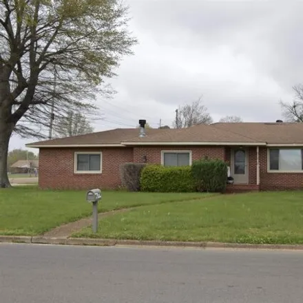 Buy this 3 bed house on 1502 East High School Drive in Union City, TN 38261