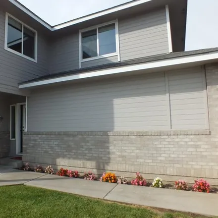 Image 3 - 100 Goodlander East Square, Selah, WA 98942, USA - Townhouse for sale