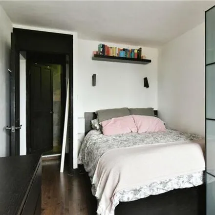 Image 9 - Charlotte Despard Avenue, London, SW11 5HN, United Kingdom - Apartment for sale