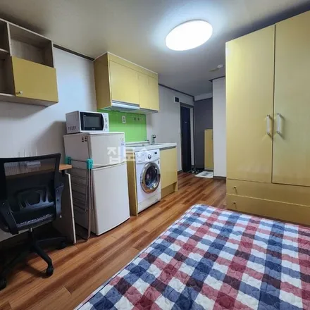 Rent this studio apartment on 서울특별시 서초구 서초동 1567-2