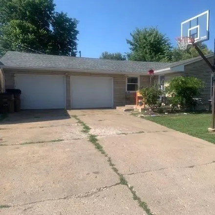 Buy this 3 bed house on 2830 19th Street in Columbus, IN 47201