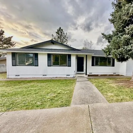 Buy this 3 bed house on 1785 Inverness Drive in Medford, OR 97504