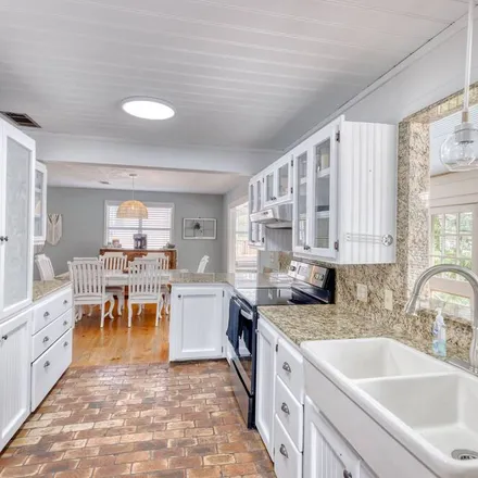 Rent this 3 bed house on Kiln