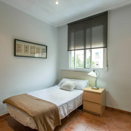 Image 2 - Carrer del Poeta Andrés Cabrelles, 46022 Valencia, Spain - Room for rent