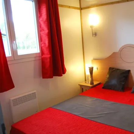 Rent this 2 bed house on Castelmoron-sur-Lot in Rue Fort, 47260 Castelmoron-sur-Lot