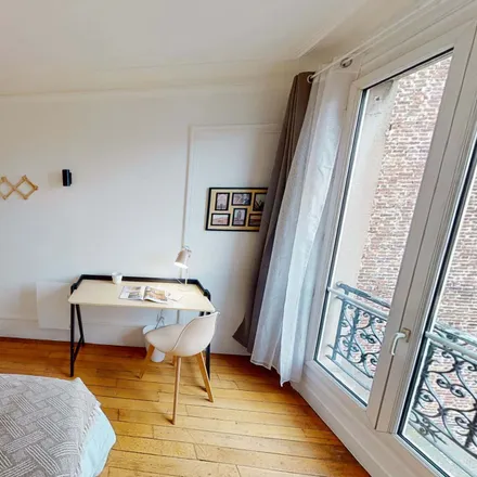 Rent this 9 bed room on 61 Rue des Cloÿs in 75018 Paris, France