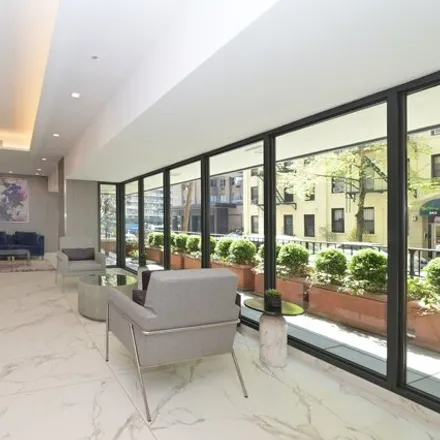 Image 2 - 235 East 87th Street, New York, NY 10128, USA - Apartment for sale