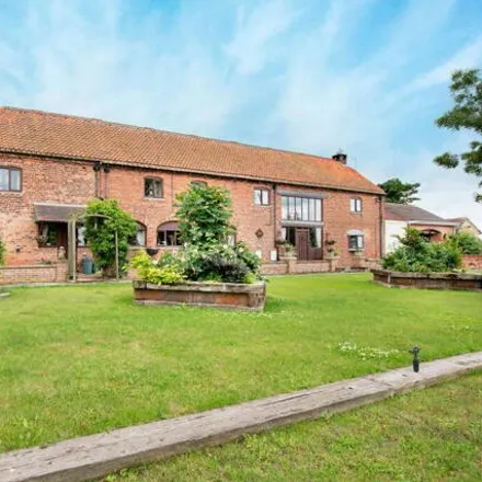 Buy this 6 bed house on Line Croft Farm in Stockwith Road, Walkeringham