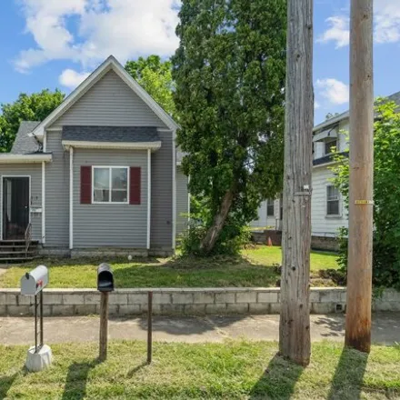Buy this 3 bed house on 818 S Grant St in Muncie, Indiana